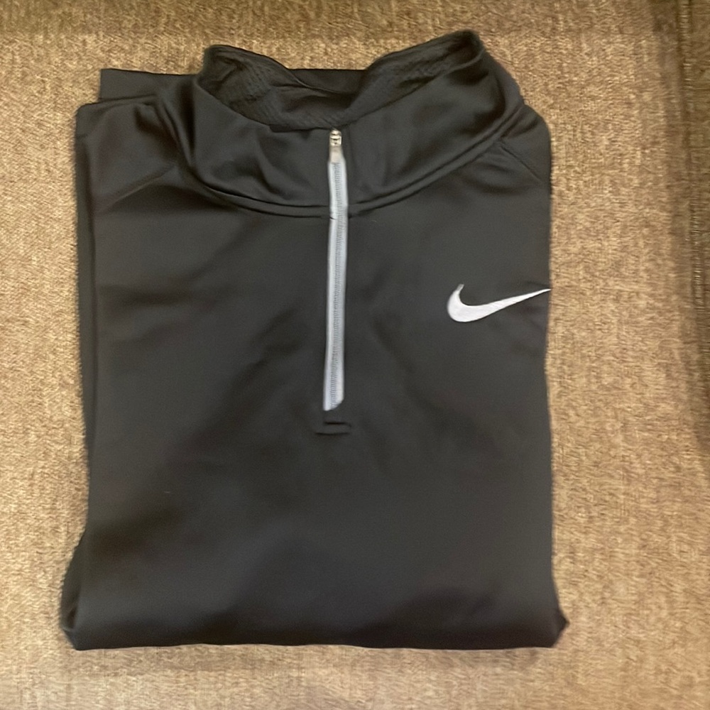Excellent condition Nike men’s pullover, size XXL